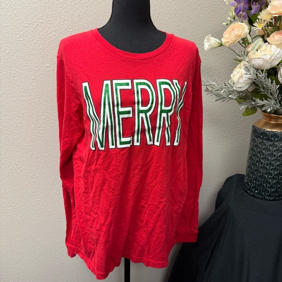 Texas True Threads Red “MERRY” Long Sleeve Graphic Tee L Christmas Holiday Top - Picture 1 of 6
